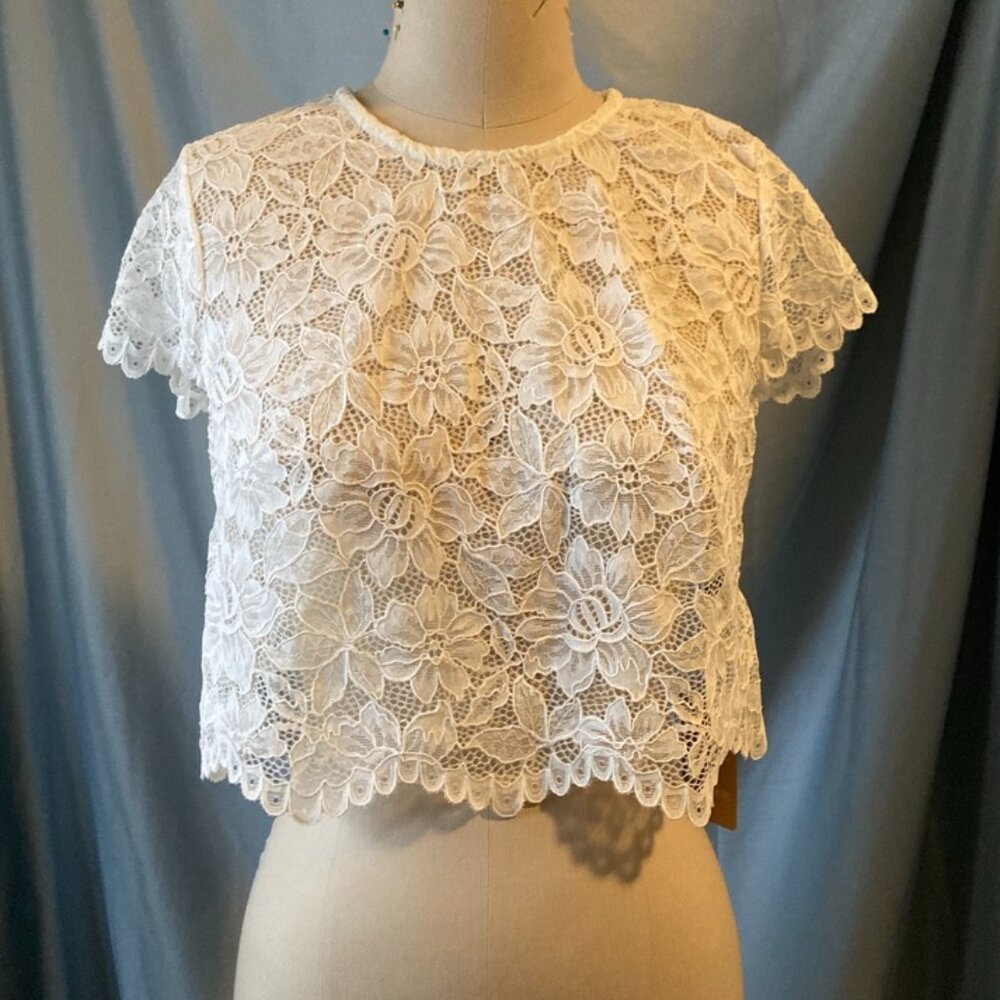 Stretch Lace Faux Pearl Button Back Crop Top  Cap Sleeve White Size M
